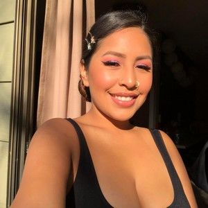 Meet your Posher, Zaira